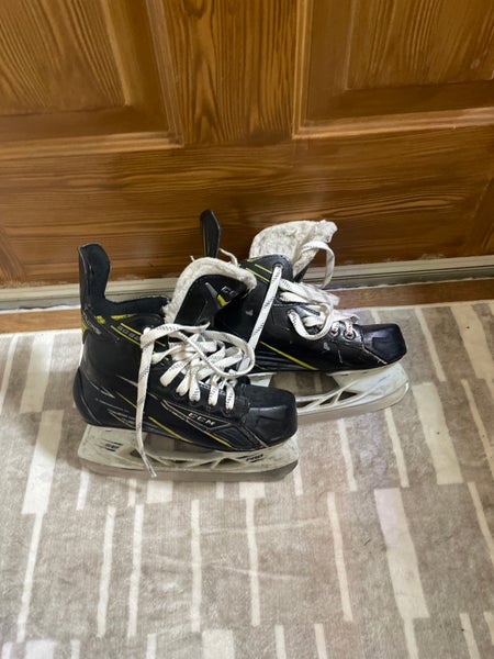 Ccm supertacks youth hockey skates
