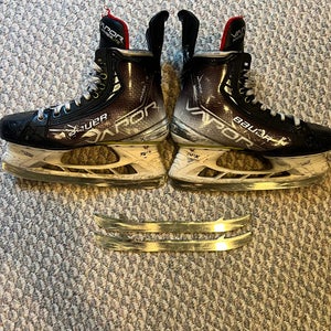 Bauer Vapor Hyperlite Hockey Skates Regular Width Pro Stock Size 5.5 (Used)