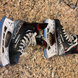 Bauer Vapor Hockey Skates Size 5 (Used)