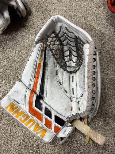 Vaughn v8 Pro Return glove