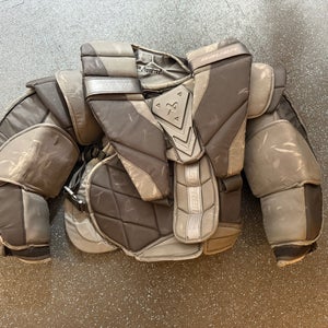 Medium  2024 Bauer Shadow Goalie Chest Protector Pro Stock (Used)