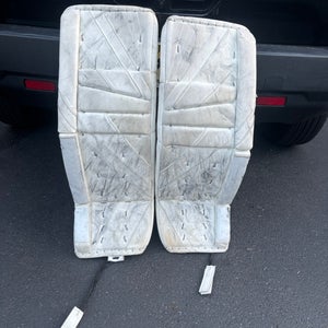 33"  CCM Eflex 5 Goalie Leg Pads  (Used)