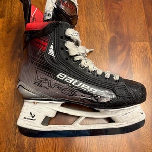2023 Bauer Vapor X5 Pro Hockey Skates Size 4 (Used)