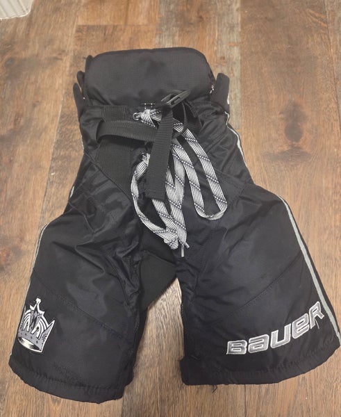 Junior Small junior kings Bauer Custom Pro Hockey Pants (Used)