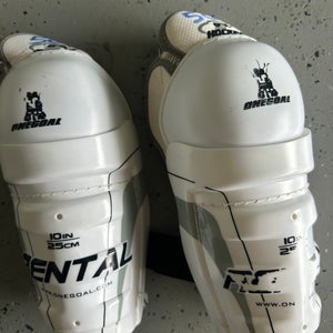 Youth hockey shin guards size 10