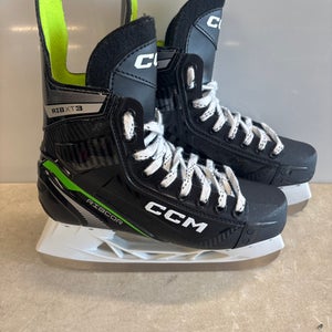 Used CCM RIBCOR XT3 Intermediate Hockey Skate Intermediate 5.0 11858-S000076913