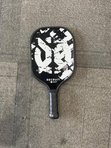 Used Onix V3 PICKLEBALL PADDLE Pickleball Racquet Black 11614-S000216386