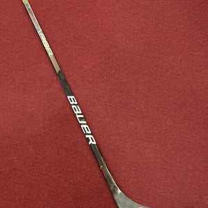 Bauer Vapor Hyperlite Left Hand P92 102 (New) Stick Item#HYP102