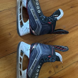 Bauer Vapor x600 Hockey Skates Regular Width Size 2.5 (Used)
