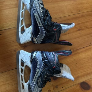 Bauer Vapor x900 Hockey Skates Regular Width 7 (Used)