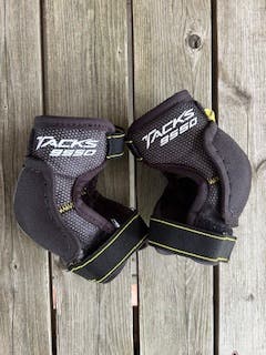 Youth Large CCM Tacks 9550 Elbow Pads (Used)