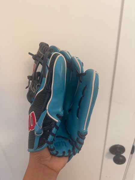 MINT CONDITIONS 2025 Wilson RH Infield A2000 Baseball Glove 11.5" (Used)