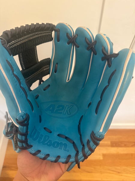 MINT CONDITIONS 2025 Wilson RH Infield A2000 Baseball Glove 11.5" (Used)