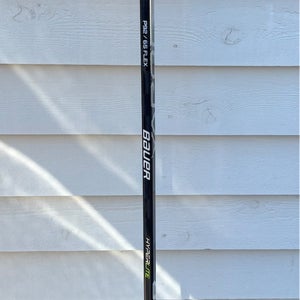 Intermediate Bauer Vapor Hyperlite Right Handed Hockey Stick P92 (Used)