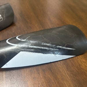 Men's Small Nike Mercurial lite Shin Guards (Used)