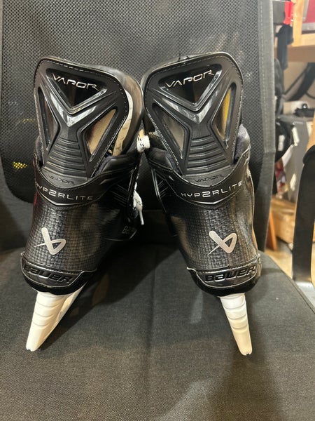 New Bauer Vapor Hyperlite 2 Hockey Skates Regular Width  Pro Stock 8.5