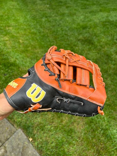 Wilson RH First Base A2000 Baseball Glove 12.5" (Used)