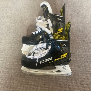Bauer Supreme M3 Hockey Skates Regular Width Size 5 (New)