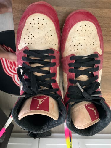 Red Kids Youth Air Jordan Molded Cleats Cleats (Used) Size 6. 1/2