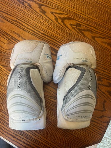Small Senior Bauer Nexus 6000 Elbow Pads (Used)