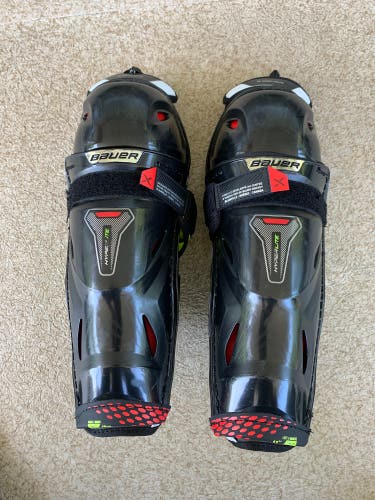 LIKE NEW Junior Bauer Vapor Hyperlite 11" Shin Pads (Used)