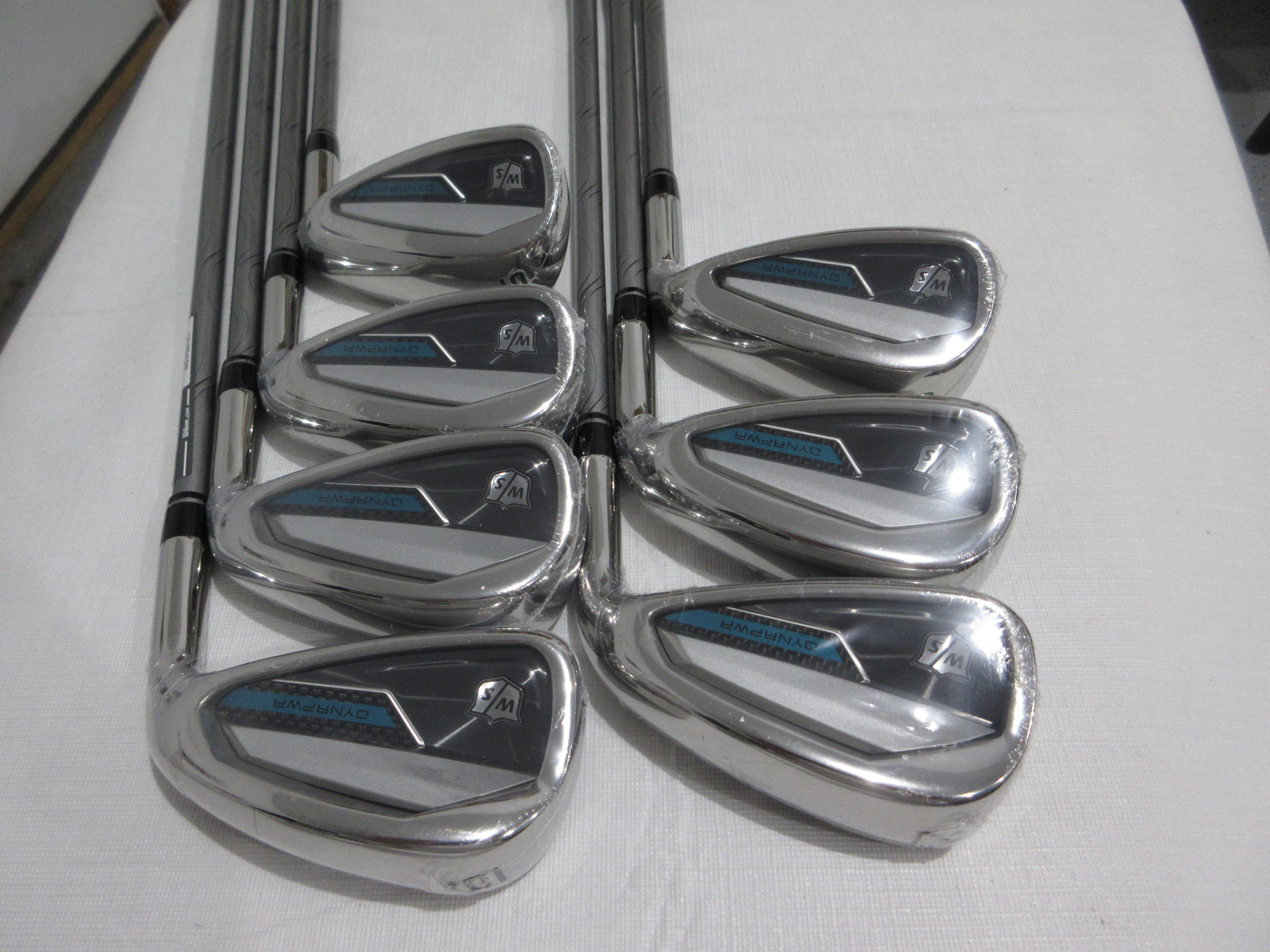 Série de Fers Droitier Wilson Dynapwr Regular UST Recoil Dart Graphite 5>PW | Espace Golf
