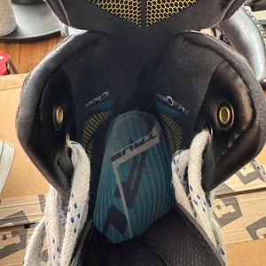 True Catalyst 9 Hockey Skates Regular Width Size 1 (Used)