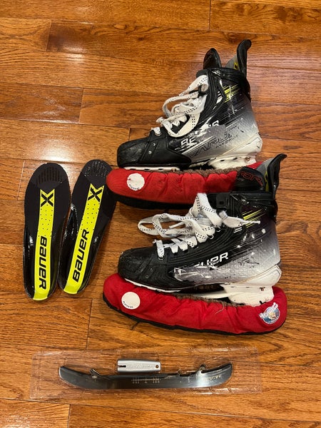 Bauer Vapor Hyperlite 2 Hockey Skates Size 5 fit 2(Used)