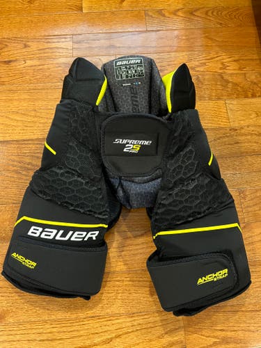 Junior Medium Bauer Supreme 2s Pro Hockey girdle (New)