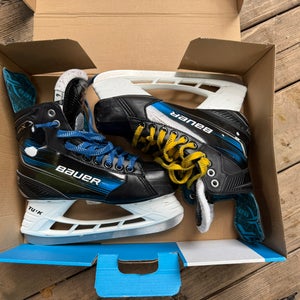 Bauer Hockey Skates Extra Wide Width Size 6 (Used)