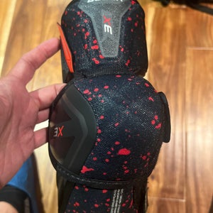 Medium Intermediate Bauer Vapor 3x Elbow Pads (New)