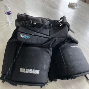 Small  2022 Vaughn V9 Goalie Leg Pads  (Used)