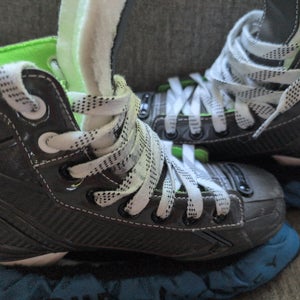 Bauer XLS Hockey Skates Size 3 (Used)