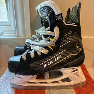 2025 Bauer Supreme M40 Hockey Skates Regular Width  Size 2.5 (Used)