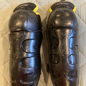 Youth Easton Stealth RS 9" Shin Pads (Used)