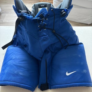 Medium Senior Bauer Hockey Pants (Used)