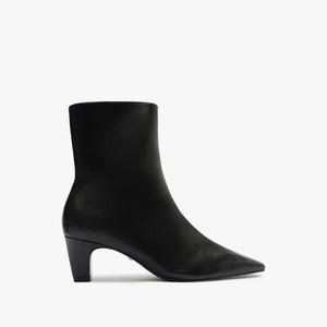 Schutz Dellia Bootie Women's 9 Black Leather kitten Heel Square Toe Zipper PQ522
