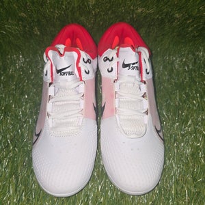 Nike Hyperdiamond 4 Elite.
