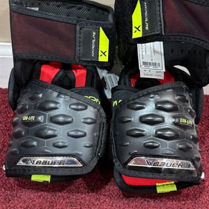 New Bauer Hyperlite Intermediate Medium Elbow Pads Item#NEIN