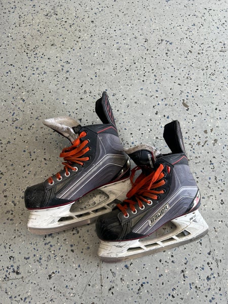 Bauer Vapor X600 Hockey Skates Extra Wide Width Size 5.5 (Used)