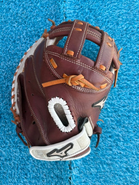 Brown Mizuno Supreme RH Catcher's Softball Glove 33" (Used)