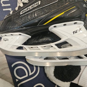 2022 Bauer Supreme M1 Hockey Skates Size 5 (Used)