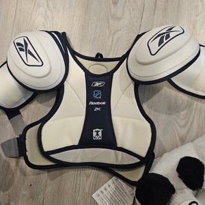 Large/Extra Large Junior Reebok 2K Shoulder Pads (New)