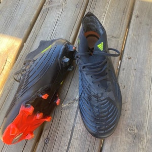 Men's Size M 8.0 (W 9.0) Adidas Cleats (Used)