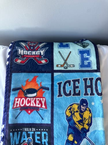 Soft Plush Hockey Throw Blanket 36” x 27”