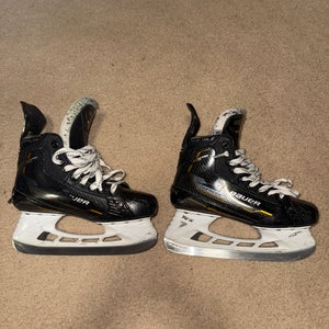 Bauer Supreme M5 Pro Hockey Skates Regular Width Size 5.5 (Used)