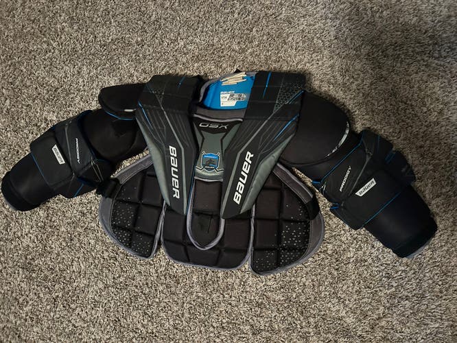 Small/Medium Bauer Prodigy 2.0 Goalie Chest Protector (Used)