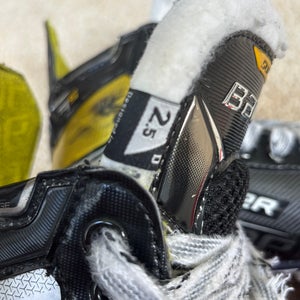 Bauer Supreme 3S Hockey Skates Regular Width Size 2.5 (Used)