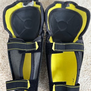 CCM tacks 3092 10” Hockey shin guards