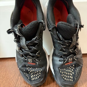 UA Men’s Turf Shoes Size 7